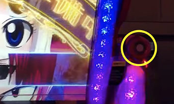 液晶格納ボタン